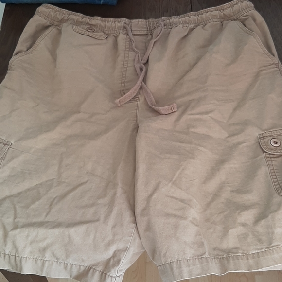 Cargo shorts - Picture 2 of 3